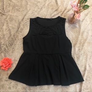 🌸Super cute laser cut out peplum top🌸